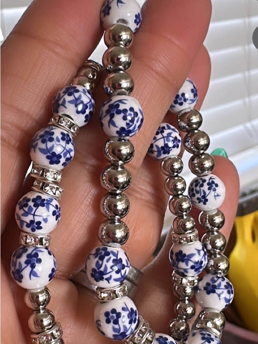 Elegant Blue and White Floral Bead Bracelet – Women Jewelry